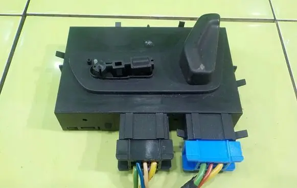 Peugeot RCZ Central body control module 700129270102