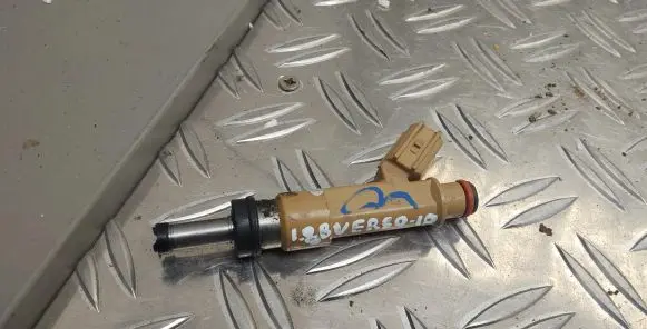 Toyota Verso Fuel injector 232500T030