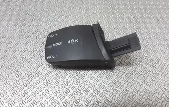 Ford Focus Multifunctional control switch/knob 758709