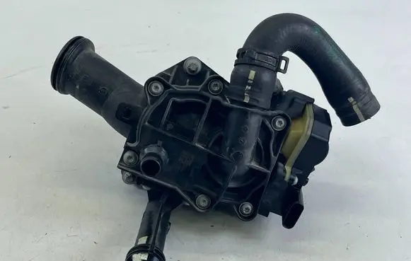 BMW 4 F32 F33 Thermostat/thermostat housing 7642854 1153 14290413