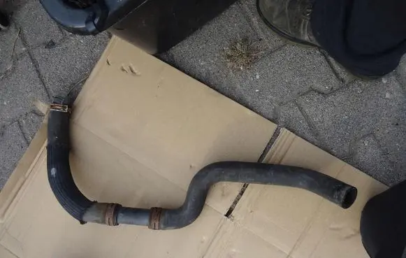 Nissan Qashqai Engine coolant pipe/hose 1320580