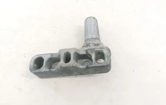 Volkswagen Touran I Engine mounting bracket HM345M10