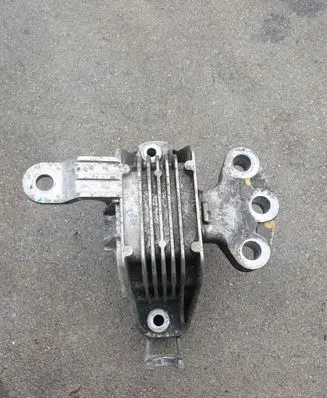 Chevrolet Orlando Engine mount bracket 13248475