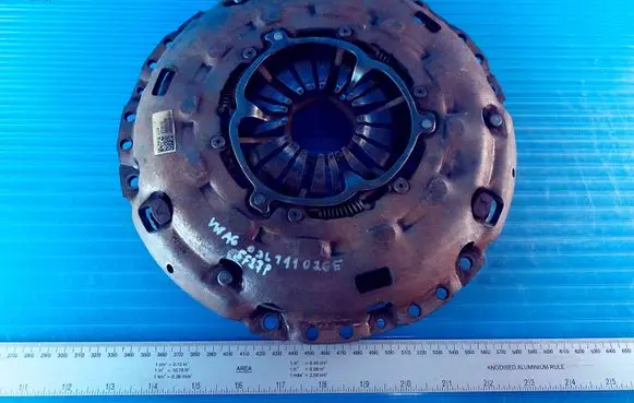 Volkswagen Tiguan Pressure plate LUKF2705 270615 03L141018F