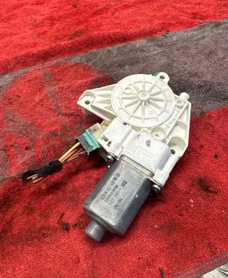 Mercedes-Benz ML W164 Front door window regulator motor A2518200842 0604 997081102