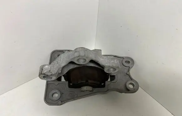 Volvo XC90 Engine mount bracket 31460716