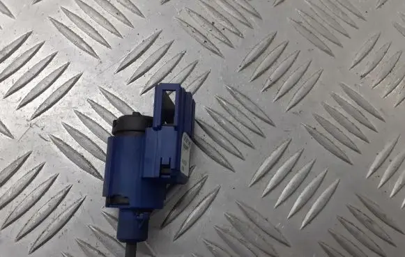 Volkswagen Golf IV Clutch pedal sensor 1J0927189