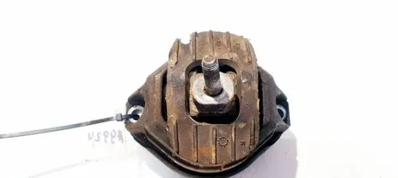 BMW 5 E60 E61 Engine mount bracket 6761090 6761090-04