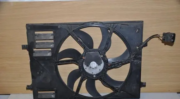 Skoda Octavia Mk3 (5E) Electric radiator cooling fan 5Q0121205AL