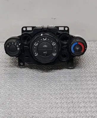Ford Fiesta Climate control unit 8A6119980AE 60809011B