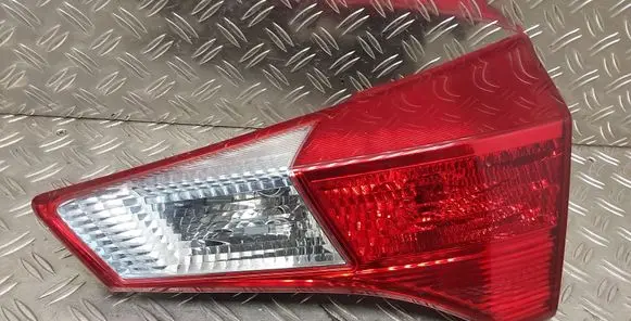 Toyota RAV 4 (XA40) Tailgate rear/tail lights