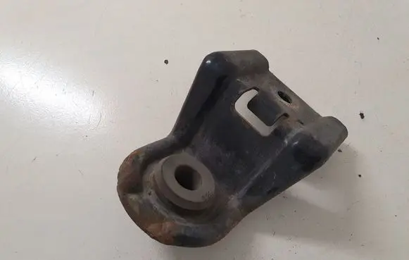 Radiator mount bracket