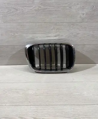BMW X3 G01 Front bumper upper radiator grill 7478670