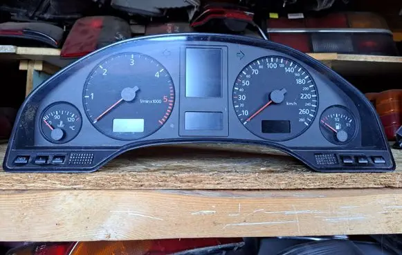 Audi A8 S8 D2 4D Speedometer (instrument cluster) 4D0919033CA 110008904028