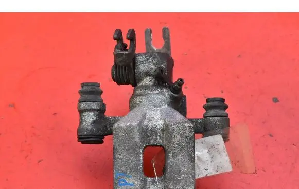 KIA Carens I Rear brake caliper 