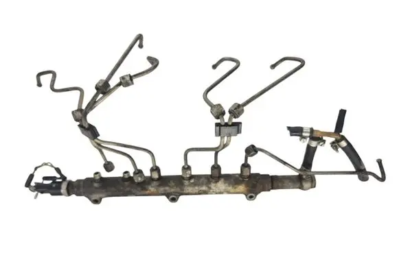 Volvo V70 Fuel main line pipe 8658252