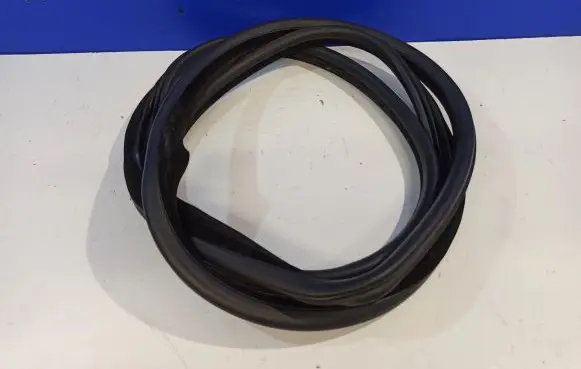 Volvo XC90 Rubber seal front coupe door 30799576