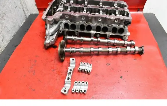 Bedford Astra Engine head 55489308