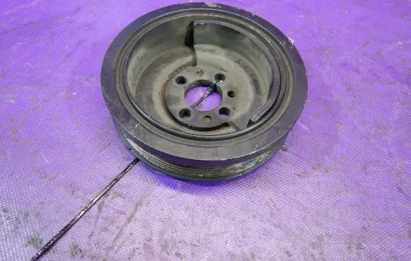 Skoda Fabia Mk1 (6Y) Crankshaft pulley 045105243C