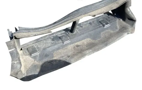Ford Focus Intercooler air guide/duct channel BM518312A