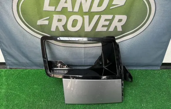 Land Rover Defender Headlight/headlamp mounting bracket L8B213C024