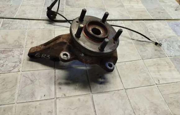 Hyundai Trajet Front wheel hub