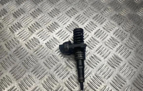 Volkswagen Touran I Fuel injector 038130073AG 0414720215