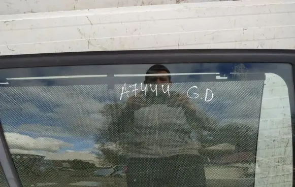 Opel Vectra C Rear door window glass 