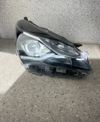 Toyota Yaris Headlight/headlamp