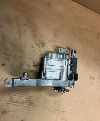 Mercedes-Benz E W212 Oil pump A6421811201