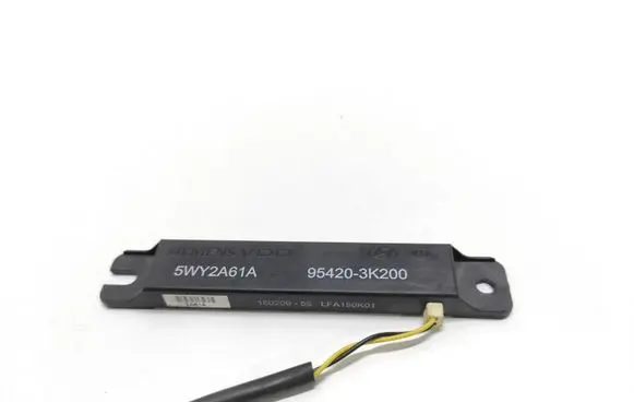Hyundai ix 55 Aerial antenna amplifier 954203K200 5WY2A61A