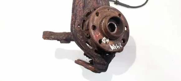 Front wheel hub