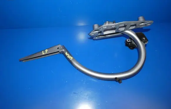Tailgate/trunk/boot hinge