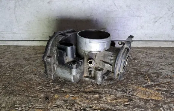 Audi A4 S4 B5 8D Throttle valve 058133063H