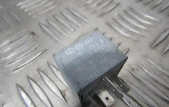 Volkswagen Golf IV Other relay 141951253B 20240072