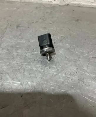 BMW 3 E92 E93 Fuel pressure sensor 0261545071 24225