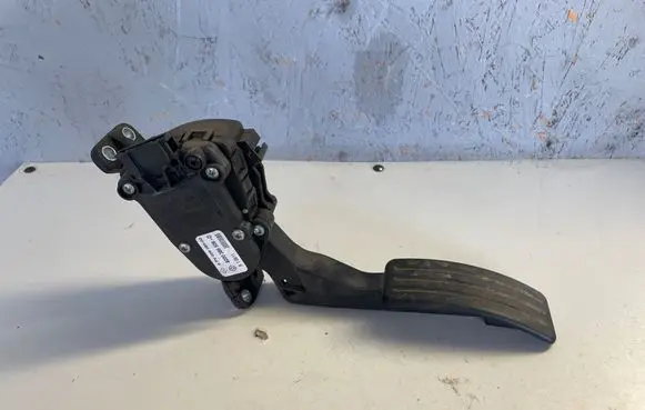 Dacia Sandero Accelerator throttle pedal 8200386506D 6PV00908502