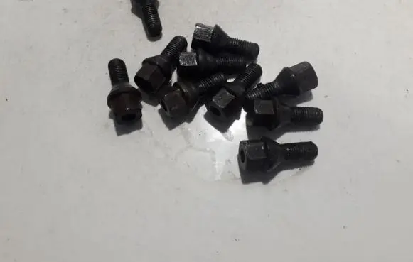 Nuts/bolts
