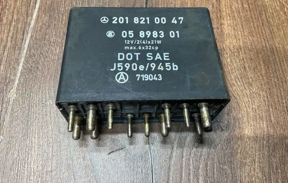 Mercedes-Benz 190 W201 Other control units/modules 2018210047