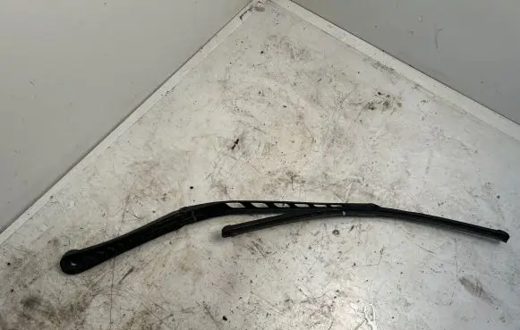 BMW 5 E60 E61 Front wiper blade arm