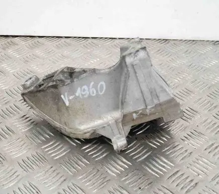 Mercedes-Benz E W212 Engine mounting bracket A6512230004