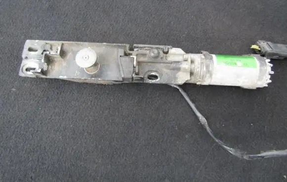 BMW 7 E38 Central locking motor 0390201300 8352202