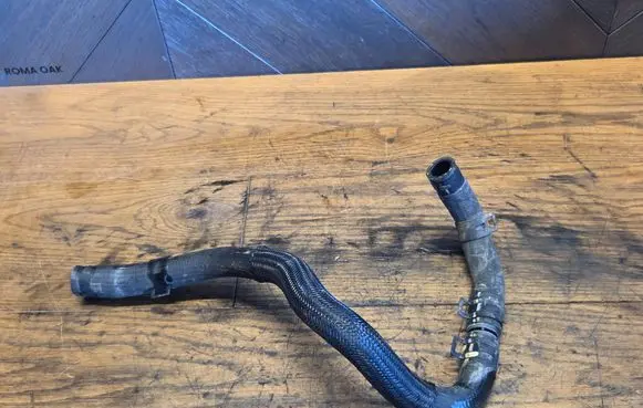 Engine coolant pipe/hose