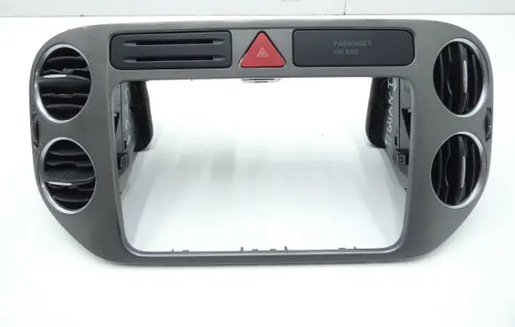 Volkswagen Tiguan Radio/GPS head unit trim 5M0858071K