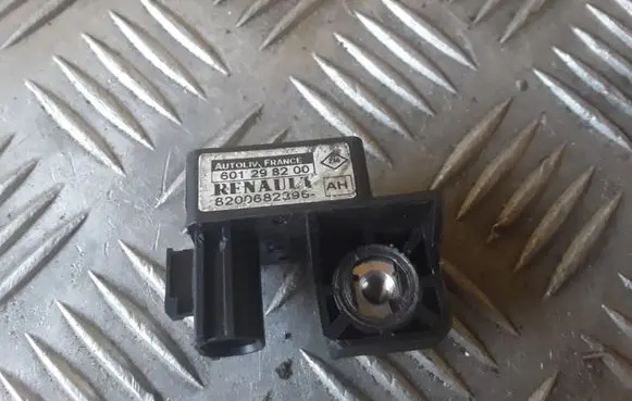 Renault Megane II Airbag deployment crash/impact sensor 601298200 8200682396 216215307