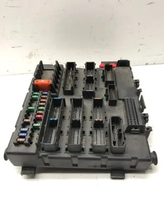 Volkswagen Golf V Fuse module 519070007 12795734 00080689