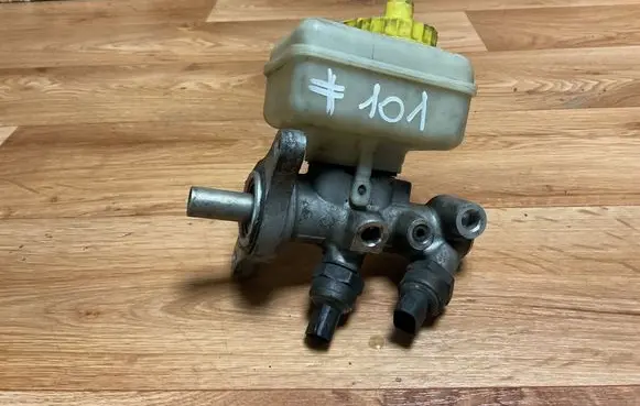 Master brake cylinder