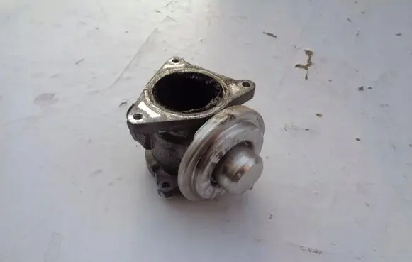 Skoda Octavia Mk2 (1Z) EGR valve 038131501AN