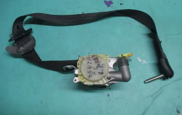 Hyundai Santa Fe Seat belt trim 2B210