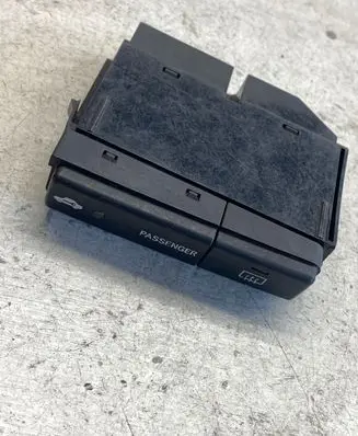 Toyota Avensis T250 Windscreen/window heater switch 8479005110d